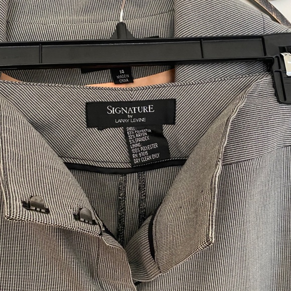 Larry Levine SIGNATURE Pantsuit - Picture 9 of 12